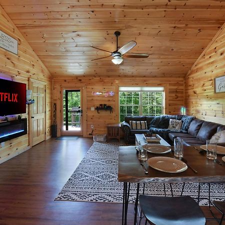 Enchanted Forest Cabin And Teepee! Lights & Laser Show! Private Hot Tub! Unique Stay! Sevierville Extérieur photo