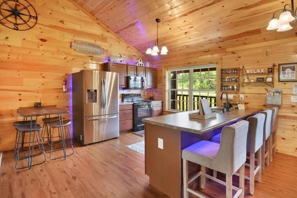 Enchanted Forest Cabin And Teepee! Lights & Laser Show! Private Hot Tub! Unique Stay! Sevierville Extérieur photo