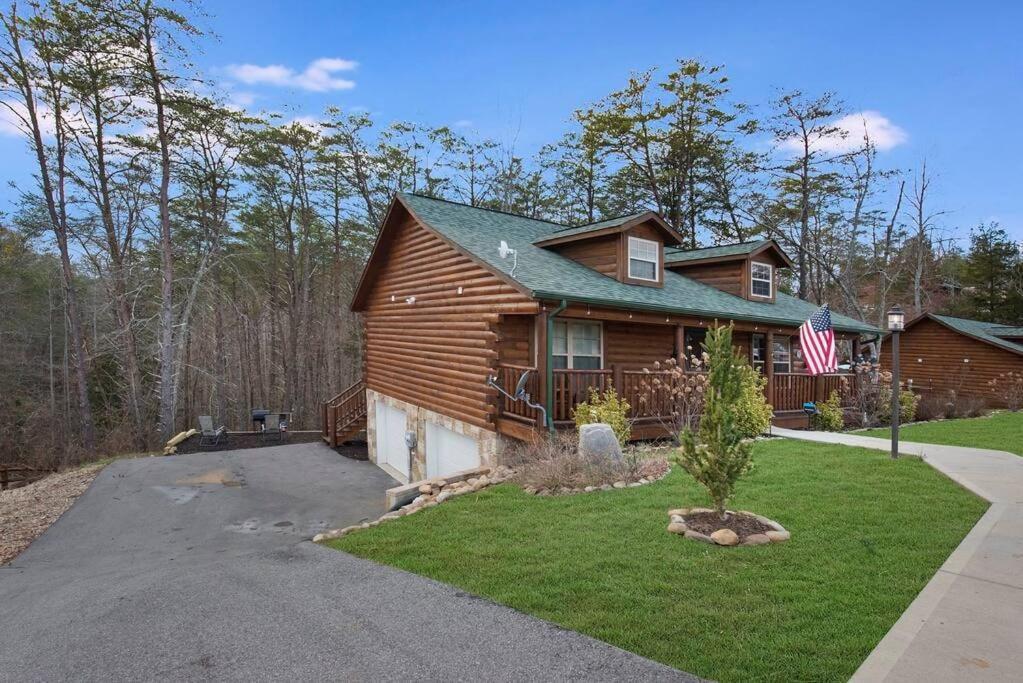Enchanted Forest Cabin And Teepee! Lights & Laser Show! Private Hot Tub! Unique Stay! Sevierville Extérieur photo