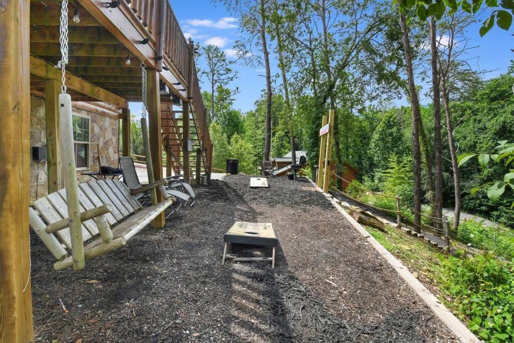 Enchanted Forest Cabin And Teepee! Lights & Laser Show! Private Hot Tub! Unique Stay! Sevierville Extérieur photo