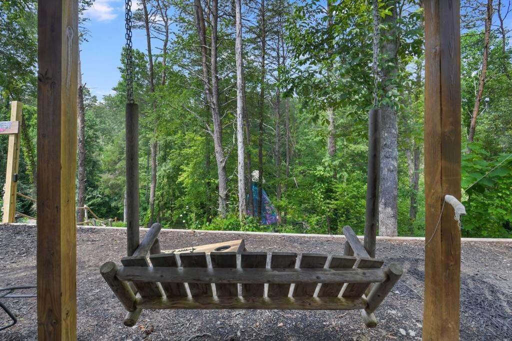 Enchanted Forest Cabin And Teepee! Lights & Laser Show! Private Hot Tub! Unique Stay! Sevierville Extérieur photo