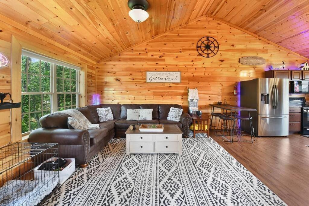 Enchanted Forest Cabin And Teepee! Lights & Laser Show! Private Hot Tub! Unique Stay! Sevierville Extérieur photo