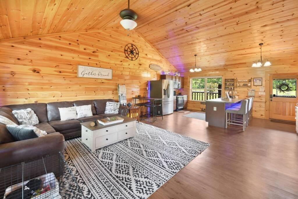 Enchanted Forest Cabin And Teepee! Lights & Laser Show! Private Hot Tub! Unique Stay! Sevierville Extérieur photo