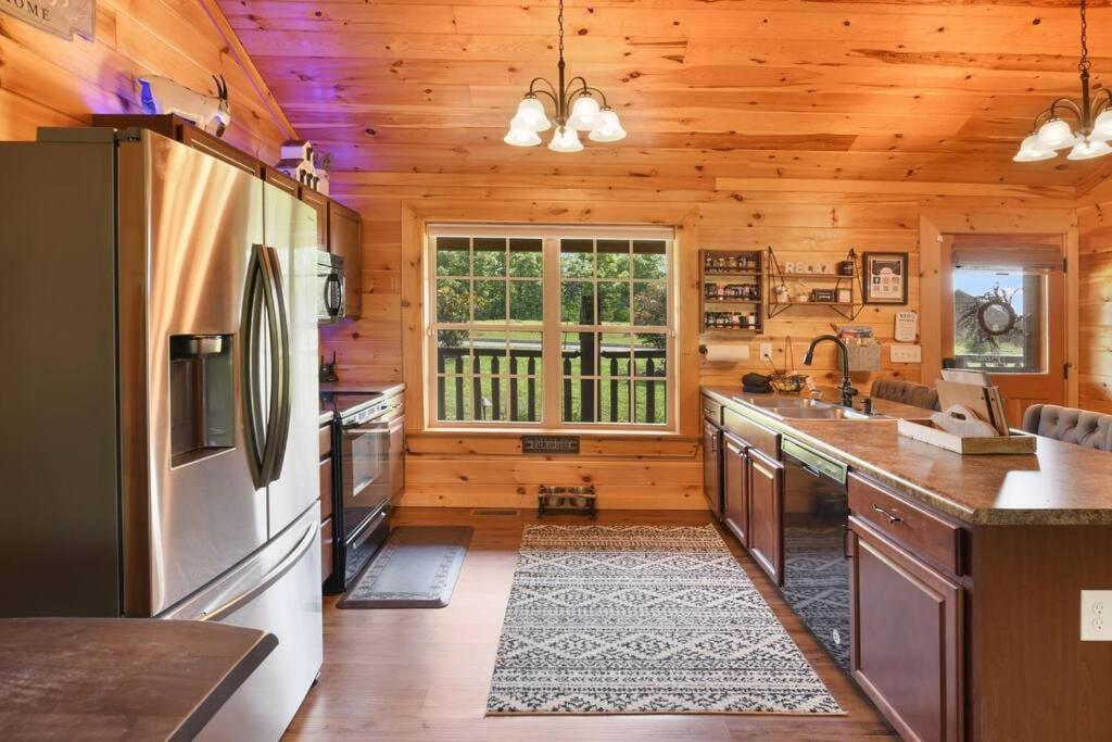 Enchanted Forest Cabin And Teepee! Lights & Laser Show! Private Hot Tub! Unique Stay! Sevierville Extérieur photo