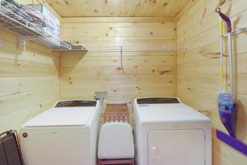 Enchanted Forest Cabin And Teepee! Lights & Laser Show! Private Hot Tub! Unique Stay! Sevierville Extérieur photo