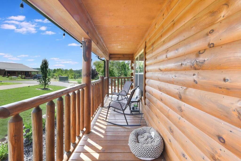 Enchanted Forest Cabin And Teepee! Lights & Laser Show! Private Hot Tub! Unique Stay! Sevierville Extérieur photo