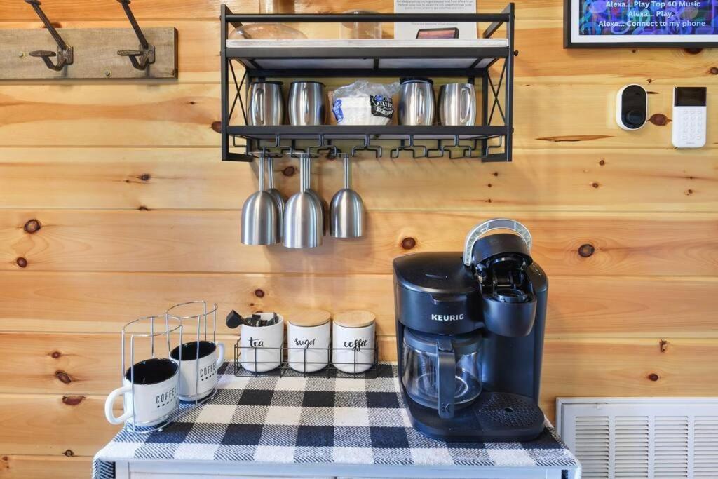 Enchanted Forest Cabin And Teepee! Lights & Laser Show! Private Hot Tub! Unique Stay! Sevierville Extérieur photo