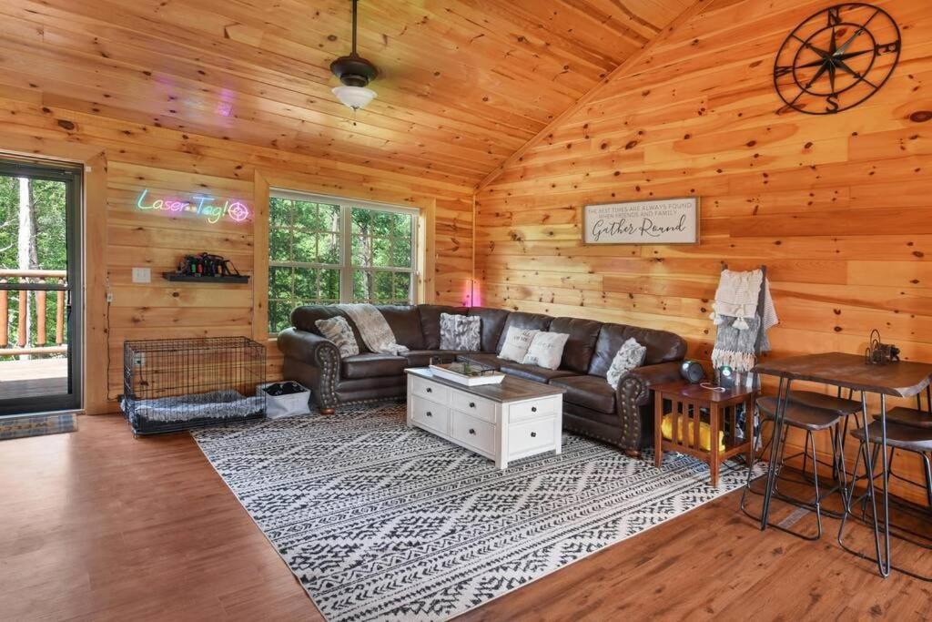 Enchanted Forest Cabin And Teepee! Lights & Laser Show! Private Hot Tub! Unique Stay! Sevierville Extérieur photo