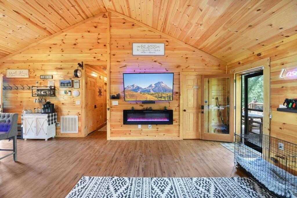 Enchanted Forest Cabin And Teepee! Lights & Laser Show! Private Hot Tub! Unique Stay! Sevierville Extérieur photo