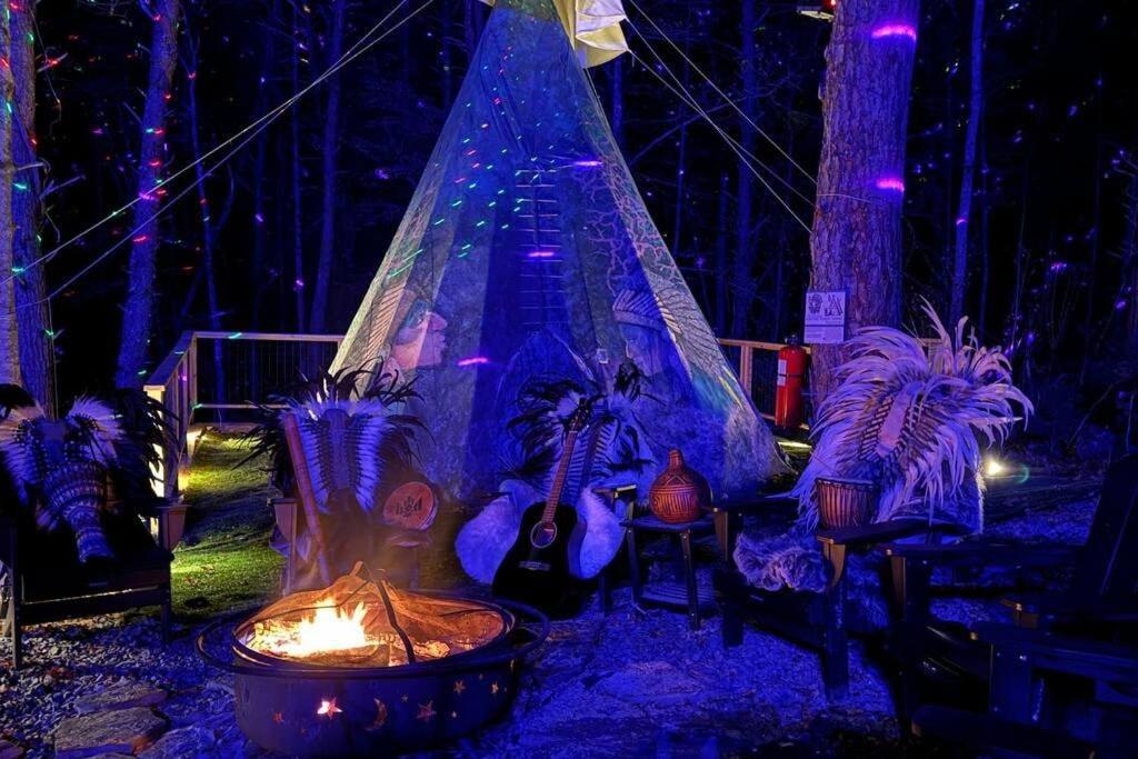 Enchanted Forest Cabin And Teepee! Lights & Laser Show! Private Hot Tub! Unique Stay! Sevierville Extérieur photo