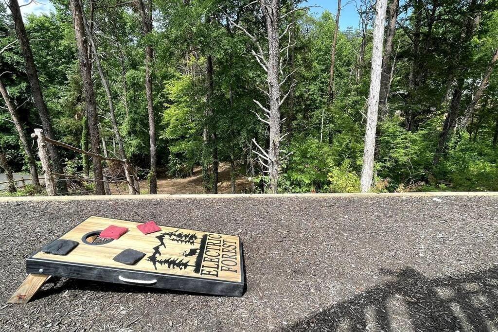 Enchanted Forest Cabin And Teepee! Lights & Laser Show! Private Hot Tub! Unique Stay! Sevierville Extérieur photo