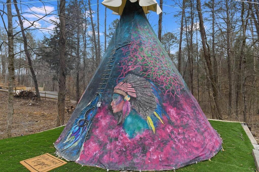Enchanted Forest Cabin And Teepee! Lights & Laser Show! Private Hot Tub! Unique Stay! Sevierville Extérieur photo