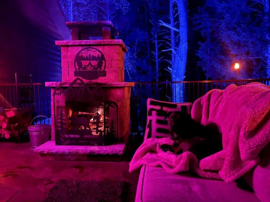 Enchanted Forest Cabin And Teepee! Lights & Laser Show! Private Hot Tub! Unique Stay! Sevierville Extérieur photo