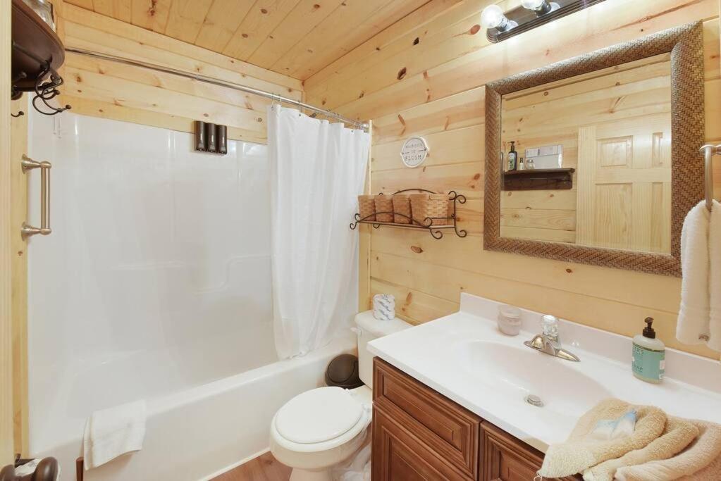 Enchanted Forest Cabin And Teepee! Lights & Laser Show! Private Hot Tub! Unique Stay! Sevierville Extérieur photo