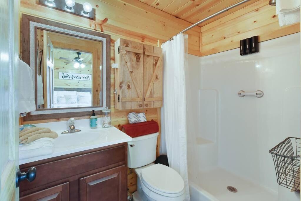 Enchanted Forest Cabin And Teepee! Lights & Laser Show! Private Hot Tub! Unique Stay! Sevierville Extérieur photo