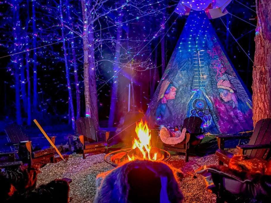 Enchanted Forest Cabin And Teepee! Lights & Laser Show! Private Hot Tub! Unique Stay! Sevierville Extérieur photo