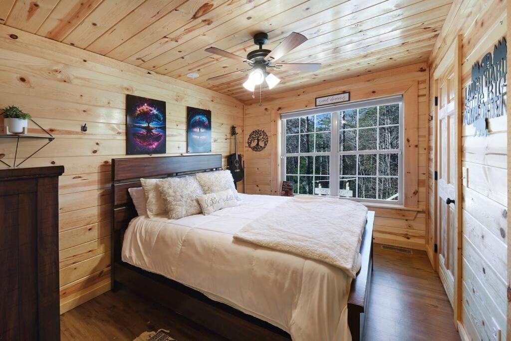 Enchanted Forest Cabin And Teepee! Lights & Laser Show! Private Hot Tub! Unique Stay! Sevierville Extérieur photo
