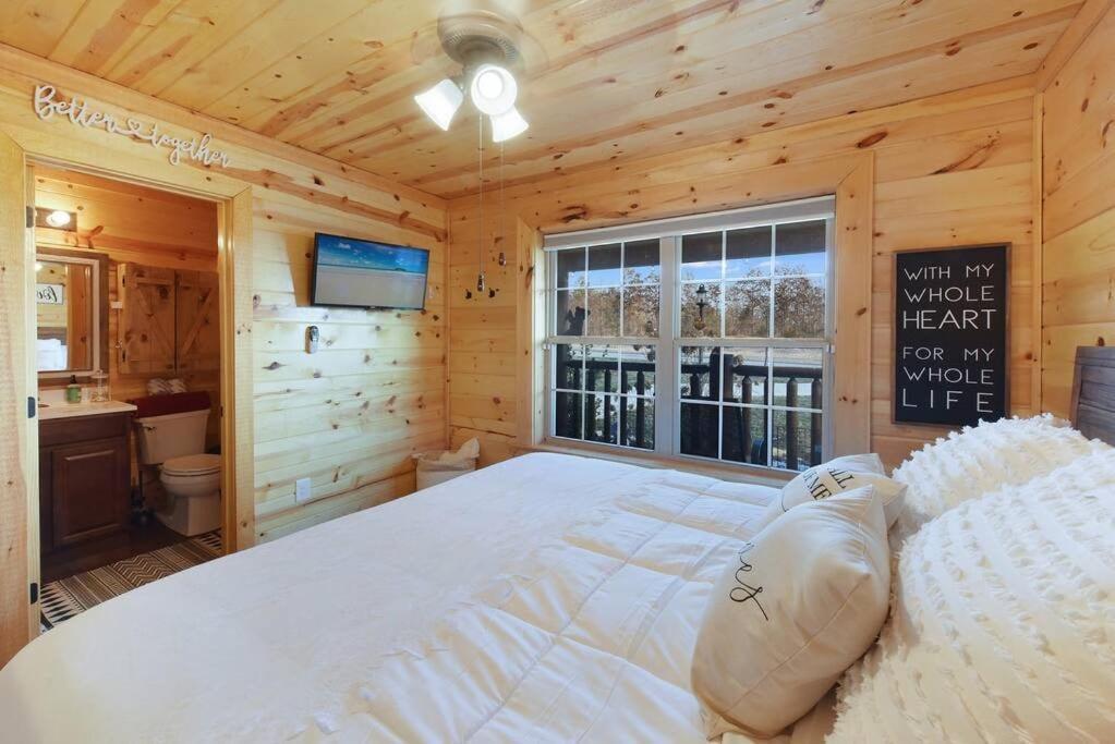 Enchanted Forest Cabin And Teepee! Lights & Laser Show! Private Hot Tub! Unique Stay! Sevierville Extérieur photo